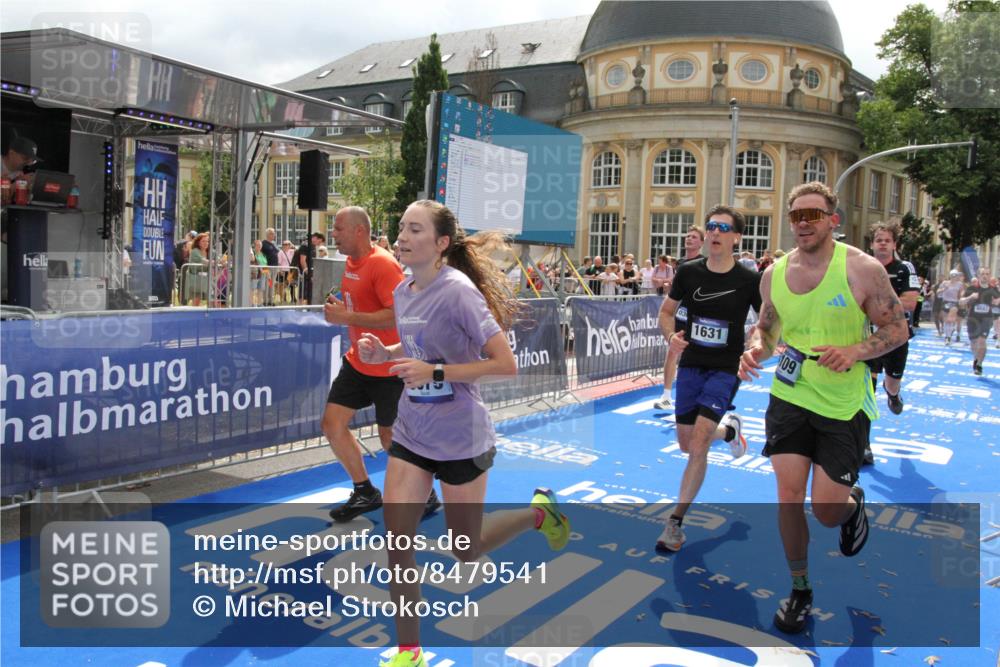 29.06.2025 - hella hamburg halbmarathon Michael Strokosch http://msf.ph/oto/8479541 29.06.2025 10:40:56 Ziel 1631, 1677, 6429, 7109, 7378, 9547, 9979, 10369, 10934, 12088, 12385, 13029, 13158, 14661, 15689, 16347, 17032, 17720, 18173 meine-sportfotos.de