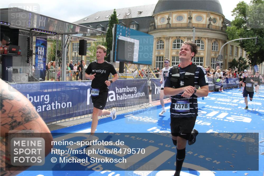 29.06.2025 - hella hamburg halbmarathon Michael Strokosch http://msf.ph/oto/8479570 29.06.2025 10:40:57 Ziel 1631, 1677, 6429, 7109, 7378, 9547, 9979, 10369, 10934, 12088, 12385, 13029, 13158, 14661, 15689, 16347, 17032, 17720, 18173 meine-sportfotos.de