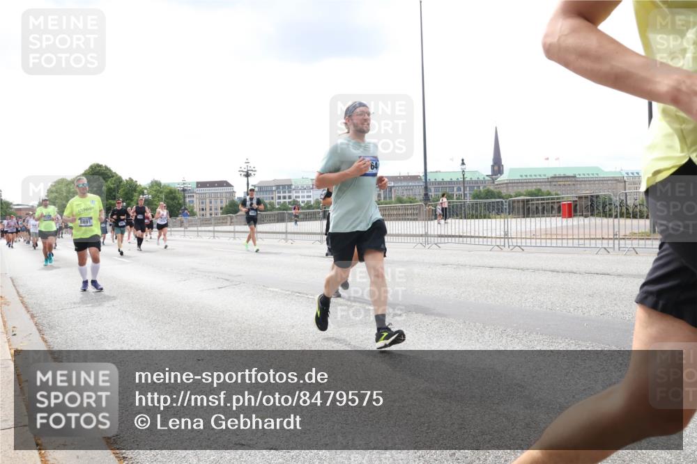 29.06.2025 - hella hamburg halbmarathon Lena Gebhardt http://msf.ph/oto/8479575 29.06.2025 10:33:31 Lombardsbrücke 8891, 64, 1189, 1275, 1324, 1764, 1896, 1995, 2038, 2054, 2085, 2342, 2776, 2838, 3170, 3341, 3560, 3812, 3871, 4030, 4164, 4361, 4433, 4445, 4449, 4650, 4696, 4942, 5075, 5096, 5141, 5180, 5557, 5566, 5569, 5581, 5821, 5822, 5887, 5917, 6109, 6515, 6773, 6854, 6999, 7653, 7705, 8021, 8157, 8282, 8595, 8891, 9234, 9258, 9289, 9438, 9591, 9592, 9750, 9780, 9799, 10561, 11229, 11713, 11811, 11826, 12039, 14743, 15951 meine-sportfotos.de