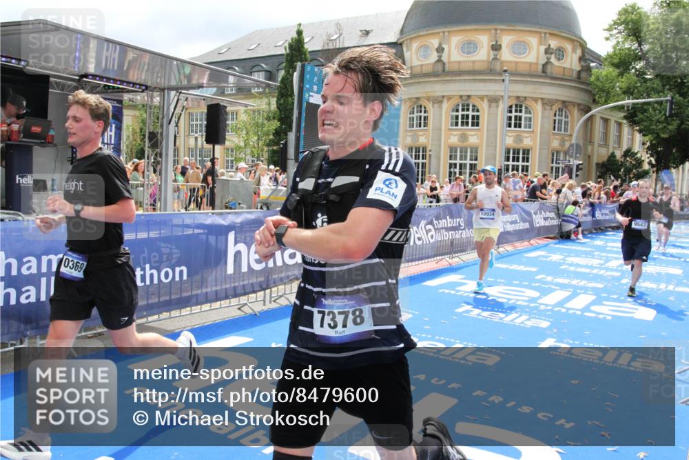 29.06.2025 - hella hamburg halbmarathon Michael Strokosch http://msf.ph/oto/8479600 29.06.2025 10:40:57 Ziel 1631, 1677, 6429, 7109, 7378, 9547, 9979, 10369, 10934, 12088, 12385, 13029, 13158, 14661, 15689, 16347, 17032, 17720, 18173 meine-sportfotos.de