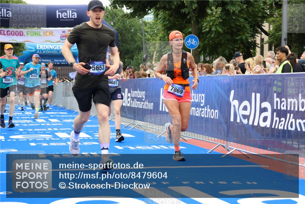 29.06.2025 - hella hamburg halbmarathon Strokosch-Dieckow http://msf.ph/oto/8479604 29.06.2025 11:02:53 Ziel 1128, 1264, 1432, 1568, 1992, 3001, 3097, 5653, 6580, 6966, 7453, 7869, 9131, 9681, 10797, 11670, 13868, 14456, 15733, 16292, 16872, 18919 meine-sportfotos.de