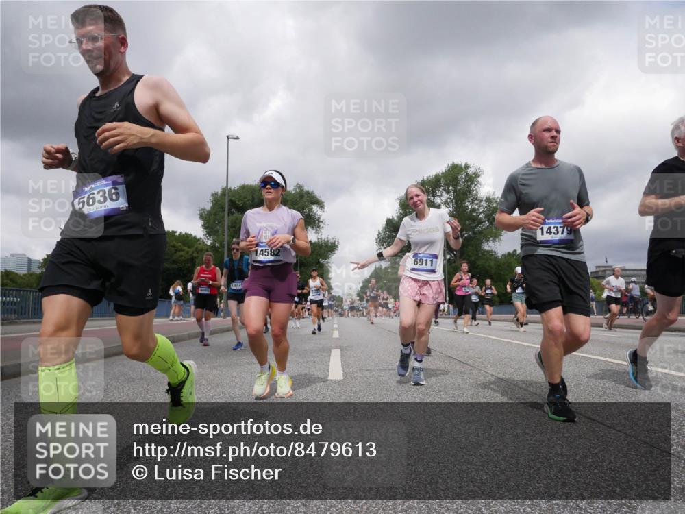 29.06.2025 - hella hamburg halbmarathon Luisa Fischer http://msf.ph/oto/8479613 29.06.2025 10:49:15 Kennedybrücke 5636, 18084, 10225, 14379, 14582, 6911, 1060, 1465, 1854, 2217, 2965, 4099, 4102, 5914, 6393, 6788, 6980, 7530, 7983 meine-sportfotos.de