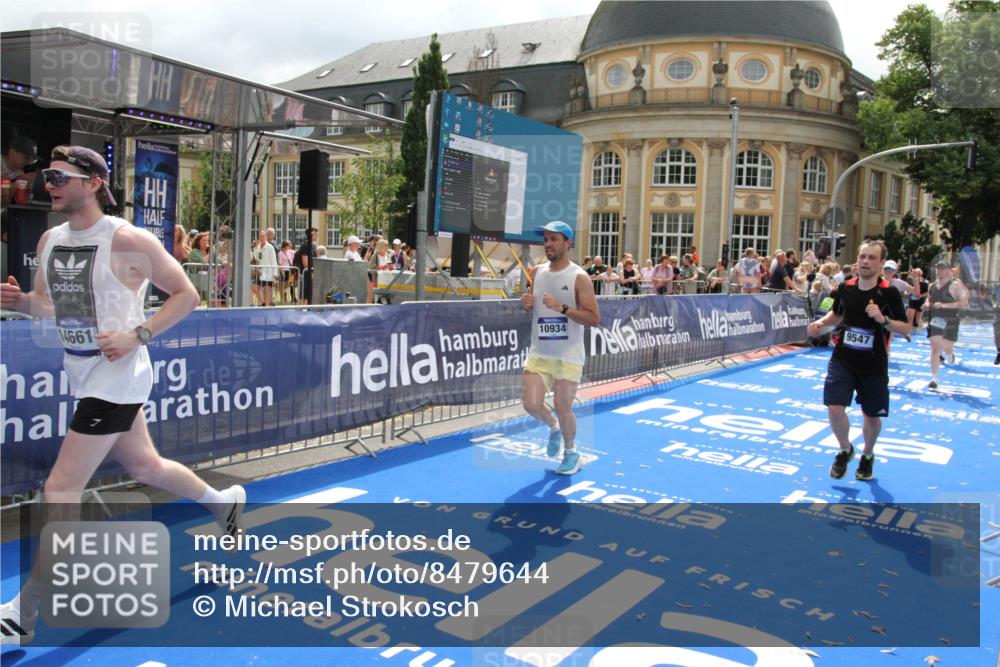 29.06.2025 - hella hamburg halbmarathon Michael Strokosch http://msf.ph/oto/8479644 29.06.2025 10:40:58 Ziel 1631, 1677, 7109, 7378, 9547, 10369, 10934, 12088, 12385, 13029, 13158, 14661, 15689, 16347, 17032, 17720, 18173 meine-sportfotos.de