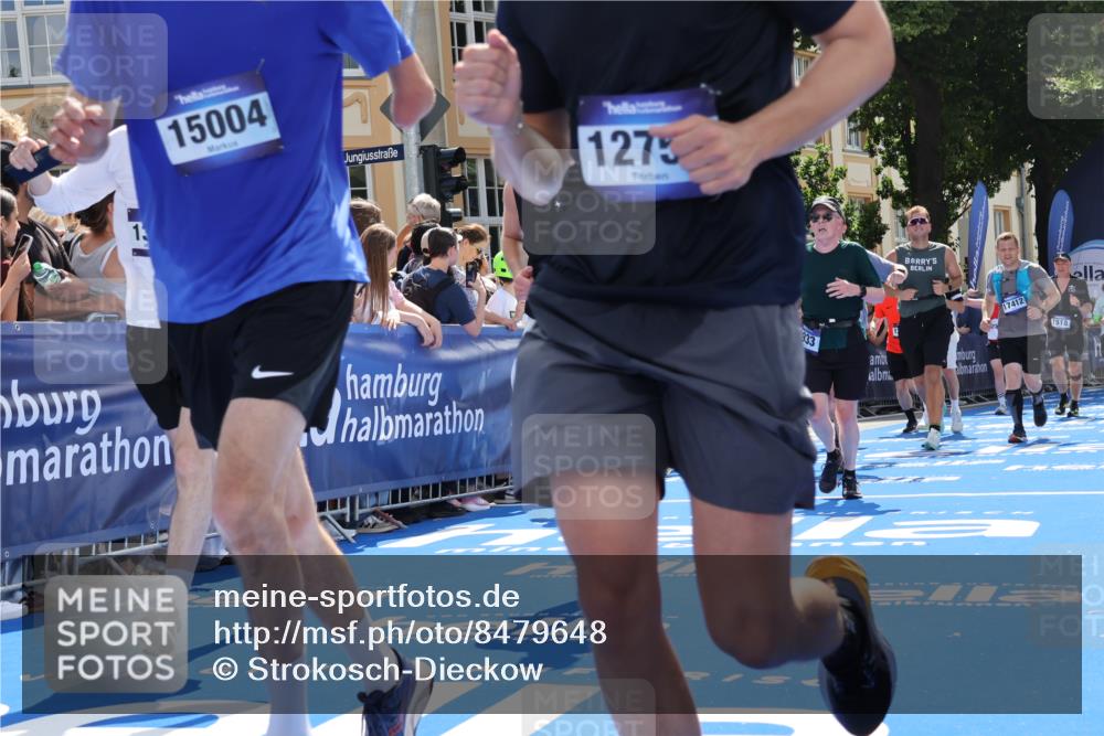 29.06.2025 - hella hamburg halbmarathon Strokosch-Dieckow http://msf.ph/oto/8479648 29.06.2025 11:34:07 Ziel 1029, 1518, 2933, 3122, 3511, 3880, 5028, 5055, 5495, 6092, 6093, 7140, 7522, 7570, 9573, 9715, 10561, 12184, 12755, 12869, 13422, 15004, 15661, 15870, 17412, 18998, 19006 meine-sportfotos.de