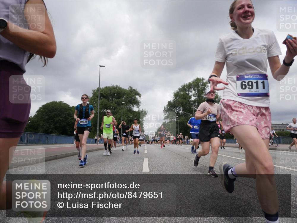 29.06.2025 - hella hamburg halbmarathon Luisa Fischer http://msf.ph/oto/8479651 29.06.2025 10:49:16 Kennedybrücke 10225, 16031, 150, 6911, 1060, 1465, 1854, 2217, 2965, 4099, 4102, 5914, 6393, 6788, 6980, 7530, 7983 meine-sportfotos.de