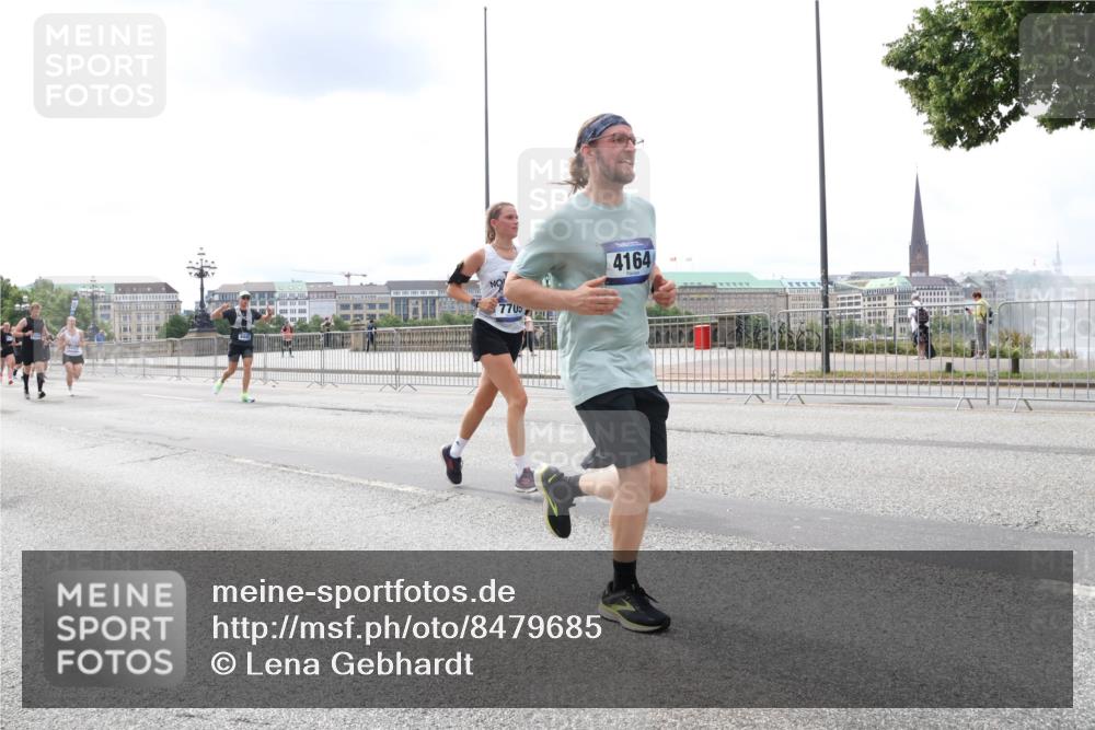 29.06.2025 - hella hamburg halbmarathon Lena Gebhardt http://msf.ph/oto/8479685 29.06.2025 10:33:32 Lombardsbrücke 7703, 4164, 1189, 1275, 1324, 1764, 1896, 1995, 2038, 2054, 2085, 2342, 2776, 2838, 3170, 3341, 3560, 3812, 3871, 4030, 4164, 4361, 4433, 4445, 4449, 4650, 4696, 4942, 5075, 5096, 5141, 5180, 5557, 5566, 5569, 5581, 5821, 5822, 5887, 5917, 6109, 6515, 6516, 6773, 6854, 6956, 6999, 7653, 7705, 8021, 8157, 8282, 8595, 8891, 9234, 9258, 9289, 9438, 9591, 9592, 9750, 9780, 9799, 10561, 11229, 11713, 11811, 11826, 12039, 15951 meine-sportfotos.de