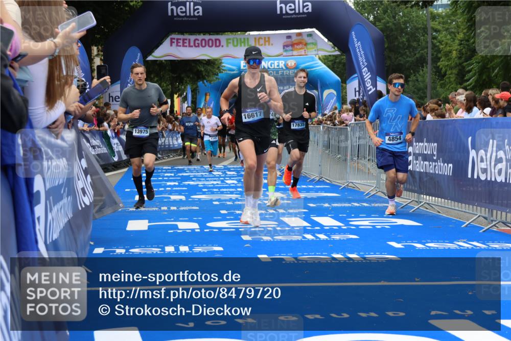 29.06.2025 - hella hamburg halbmarathon Strokosch-Dieckow http://msf.ph/oto/8479720 29.06.2025 10:45:44 Ziel 3477, 4345, 4854, 5047, 6071, 6290, 6711, 7385, 13975, 14374, 14764, 16617, 16624, 17332, 17674, 17835, 18862 meine-sportfotos.de