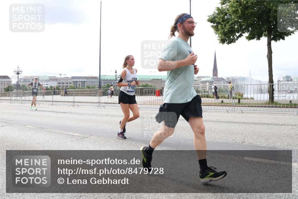 29.06.2025 - hella hamburg halbmarathon Lena Gebhardt http://msf.ph/oto/8479728 29.06.2025 10:33:32 Lombardsbrücke 1189, 1275, 1324, 1764, 1896, 1995, 2038, 2054, 2085, 2342, 2776, 2838, 3170, 3341, 3560, 3812, 3871, 4030, 4164, 4361, 4433, 4445, 4449, 4650, 4696, 4942, 5075, 5096, 5141, 5180, 5557, 5566, 5569, 5581, 5821, 5822, 5887, 5917, 6109, 6515, 6516, 6773, 6854, 6956, 6999, 7653, 7705, 8021, 8157, 8282, 8595, 8891, 9234, 9258, 9289, 9438, 9591, 9592, 9750, 9780, 9799, 10561, 11229, 11713, 11811, 11826, 12039, 15951 meine-sportfotos.de