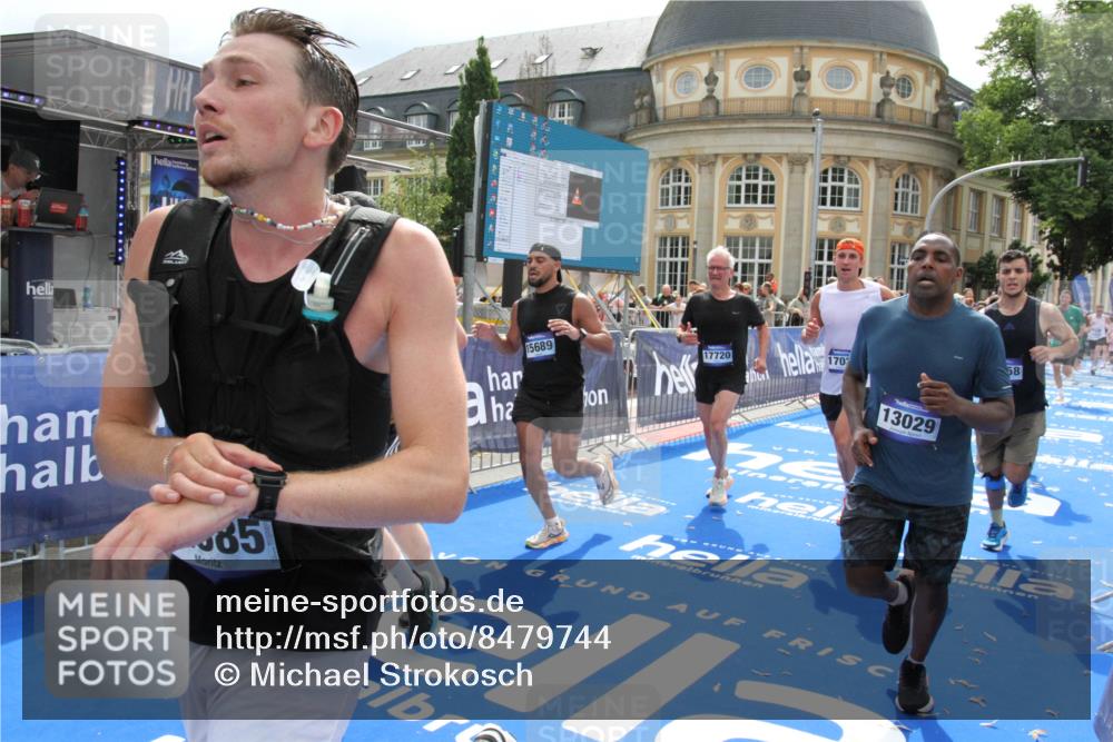 29.06.2025 - hella hamburg halbmarathon Michael Strokosch http://msf.ph/oto/8479744 29.06.2025 10:41:02 Ziel 1677, 2949, 6550, 6683, 9755, 11062, 11922, 12088, 12385, 13029, 13158, 15689, 16347, 17032, 17720, 17971, 18173 meine-sportfotos.de