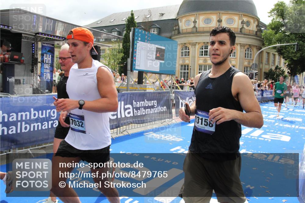 29.06.2025 - hella hamburg halbmarathon Michael Strokosch http://msf.ph/oto/8479765 29.06.2025 10:41:03 Ziel 1677, 2949, 6550, 6683, 9358, 9755, 11062, 11922, 12088, 12385, 13029, 13158, 15689, 16347, 17032, 17100, 17620, 17720, 17971 meine-sportfotos.de