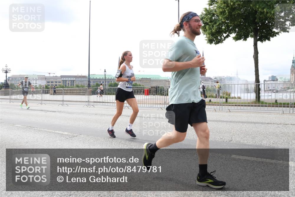 29.06.2025 - hella hamburg halbmarathon Lena Gebhardt http://msf.ph/oto/8479781 29.06.2025 10:33:32 Lombardsbrücke 7705, 1189, 1275, 1324, 1764, 1896, 1995, 2038, 2054, 2085, 2342, 2776, 2838, 3170, 3341, 3560, 3812, 3871, 4030, 4164, 4361, 4433, 4445, 4449, 4650, 4696, 4942, 5075, 5096, 5141, 5180, 5557, 5566, 5569, 5581, 5821, 5822, 5887, 5917, 6109, 6515, 6516, 6773, 6854, 6956, 6999, 7653, 7705, 8021, 8157, 8282, 8595, 8891, 9234, 9258, 9289, 9438, 9591, 9592, 9750, 9780, 9799, 10561, 11229, 11713, 11811, 11826, 12039, 15951 meine-sportfotos.de