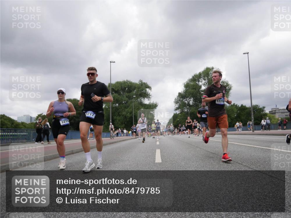 29.06.2025 - hella hamburg halbmarathon Luisa Fischer http://msf.ph/oto/8479785 29.06.2025 10:49:20 Kennedybrücke 2216, 2217, 12298, 1421, 1426, 1854, 2217, 4099, 4102, 6788, 7303, 7530, 7983, 10812 meine-sportfotos.de