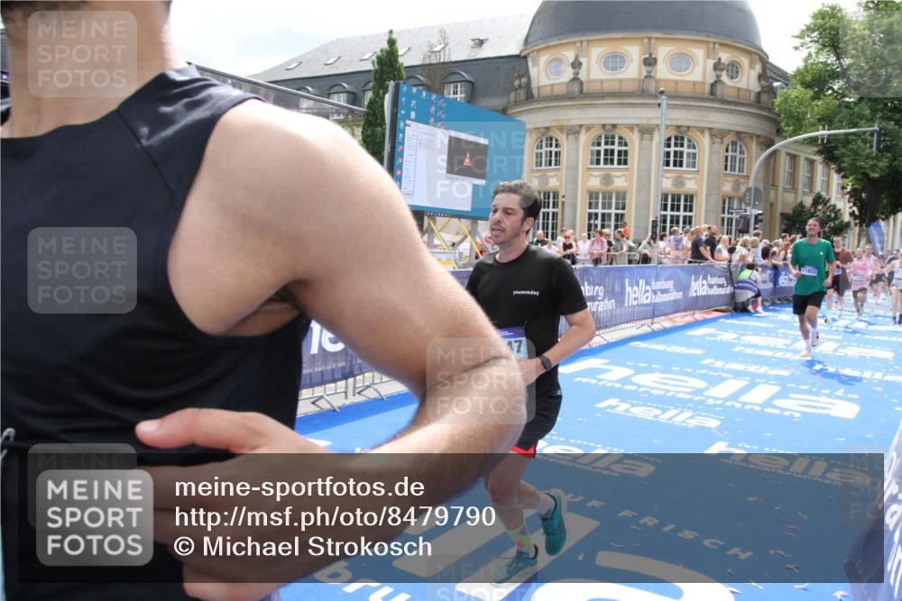 29.06.2025 - hella hamburg halbmarathon Michael Strokosch http://msf.ph/oto/8479790 29.06.2025 10:41:04 Ziel 2949, 4871, 6550, 6683, 9358, 9755, 11062, 11922, 12088, 12385, 13029, 13158, 15689, 16347, 17032, 17100, 17620, 17720, 17971, 18045, 18049 meine-sportfotos.de