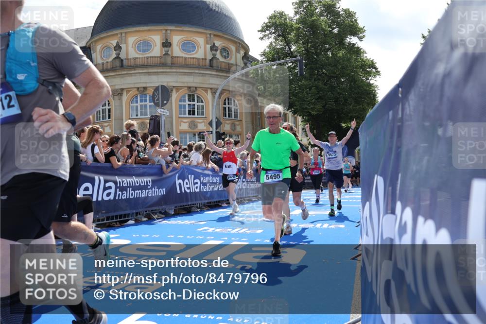 29.06.2025 - hella hamburg halbmarathon Strokosch-Dieckow http://msf.ph/oto/8479796 29.06.2025 11:34:12 Ziel 1518, 1627, 2933, 3122, 5028, 5055, 5495, 5604, 6821, 7522, 9573, 10561, 12097, 12184, 12408, 12573, 12755, 12869, 13177, 15661, 15870, 17053, 17412, 18518, 19006 meine-sportfotos.de