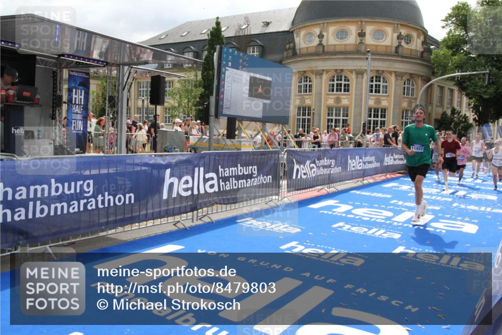 29.06.2025 - hella hamburg halbmarathon Michael Strokosch http://msf.ph/oto/8479803 29.06.2025 10:41:04 Ziel 2949, 4871, 6550, 6683, 9358, 9755, 11062, 11922, 12088, 12385, 13029, 13158, 15689, 16347, 17032, 17100, 17620, 17720, 17971, 18045, 18049 meine-sportfotos.de