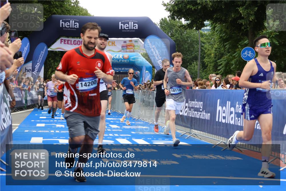 29.06.2025 - hella hamburg halbmarathon Strokosch-Dieckow http://msf.ph/oto/8479814 29.06.2025 10:46:19 Ziel 1569, 1600, 2048, 2222, 2590, 2842, 3056, 4237, 4949, 6388, 6421, 6691, 6978, 7335, 8142, 8981, 9497, 10796, 11185, 11773, 12171, 12651, 12891, 13698, 14045, 14200, 14228, 14262, 14482, 15157, 16127, 17190, 18118, 18211, 18637, 19209 meine-sportfotos.de