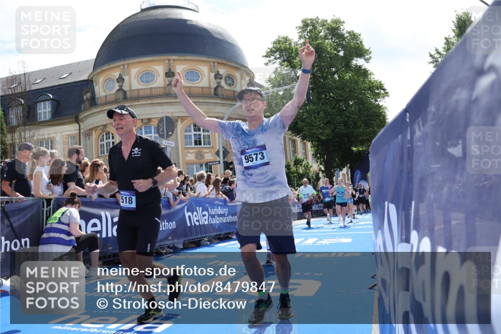 29.06.2025 - hella hamburg halbmarathon Strokosch-Dieckow http://msf.ph/oto/8479847 29.06.2025 11:34:14 Ziel 1518, 1627, 2933, 3122, 3717, 5028, 5055, 5495, 5604, 6821, 7235, 7522, 7823, 8716, 9573, 10561, 12097, 12184, 12408, 12573, 12869, 13177, 15661, 15870, 17053, 17412, 18293, 18518, 19006, 19061 meine-sportfotos.de
