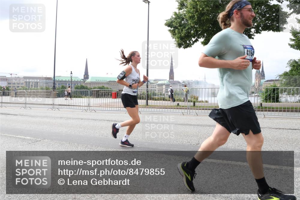 29.06.2025 - hella hamburg halbmarathon Lena Gebhardt http://msf.ph/oto/8479855 29.06.2025 10:33:32 Lombardsbrücke 4164, 1189, 1275, 1324, 1764, 1896, 1995, 2038, 2054, 2085, 2342, 2776, 2838, 3170, 3341, 3560, 3812, 3871, 4030, 4164, 4361, 4433, 4445, 4449, 4650, 4696, 4942, 5075, 5096, 5141, 5180, 5557, 5566, 5569, 5581, 5821, 5822, 5887, 5917, 6109, 6515, 6516, 6773, 6854, 6956, 6999, 7653, 7705, 8021, 8157, 8282, 8595, 8891, 9234, 9258, 9289, 9438, 9591, 9592, 9750, 9780, 9799, 10561, 11229, 11713, 11811, 11826, 12039, 15951 meine-sportfotos.de