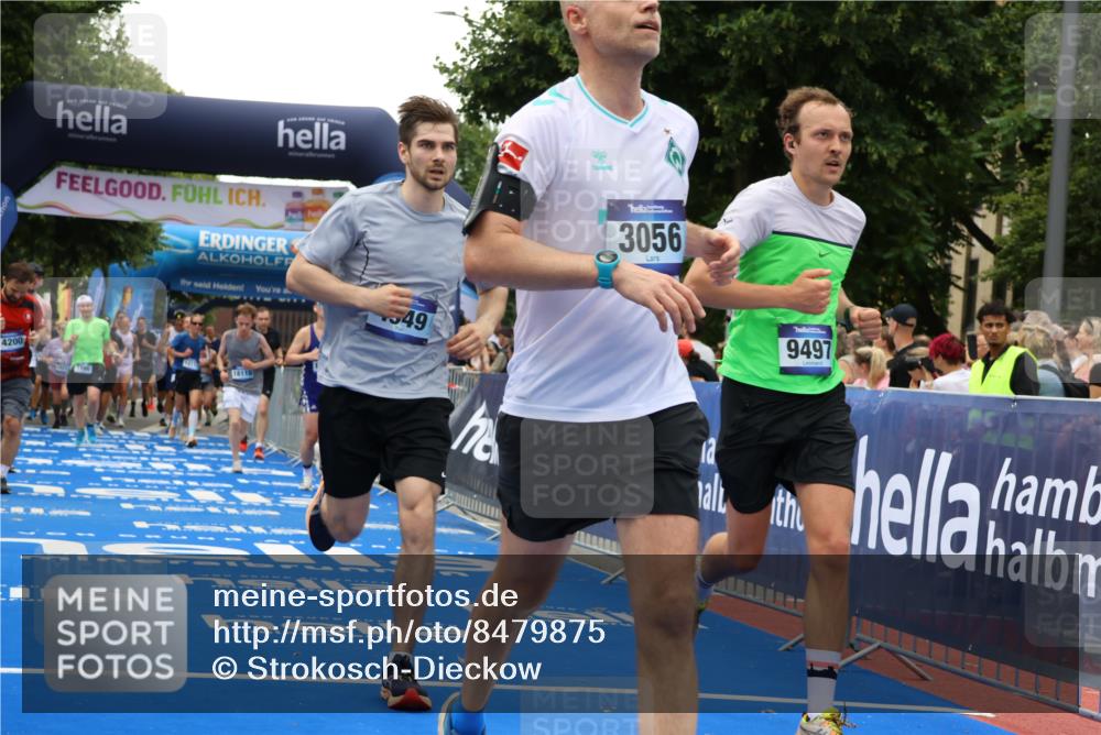29.06.2025 - hella hamburg halbmarathon Strokosch-Dieckow http://msf.ph/oto/8479875 29.06.2025 10:46:16 Ziel 1569, 1600, 1759, 2048, 2590, 3056, 3087, 4949, 6388, 6691, 7335, 7450, 8142, 9497, 10796, 11094, 11185, 11773, 12171, 12651, 13698, 14200, 14262, 16127, 17190, 18118, 18211, 18637, 18797 meine-sportfotos.de