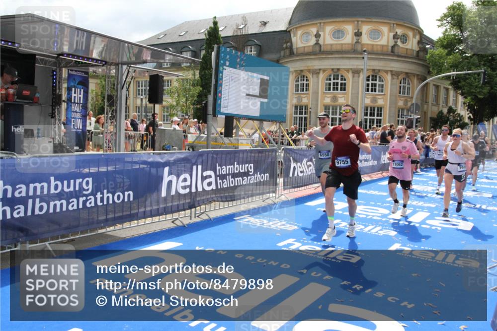 29.06.2025 - hella hamburg halbmarathon Michael Strokosch http://msf.ph/oto/8479898 29.06.2025 10:41:06 Ziel 1136, 2568, 2949, 4871, 6550, 6683, 9358, 9755, 9815, 11062, 11922, 13268, 17100, 17620, 17971, 18045, 18049 meine-sportfotos.de