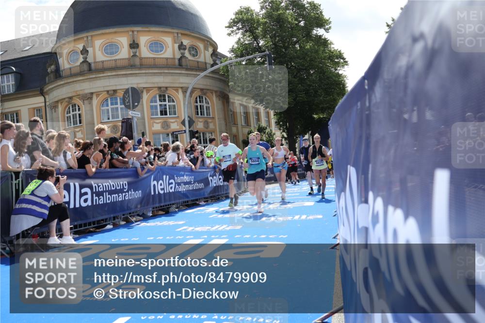 29.06.2025 - hella hamburg halbmarathon Strokosch-Dieckow http://msf.ph/oto/8479909 29.06.2025 11:34:16 Ziel 1102, 1479, 1518, 1627, 3717, 5028, 5055, 5495, 5604, 6821, 7235, 7823, 8716, 9573, 10561, 12097, 12237, 12238, 12408, 12508, 12573, 12869, 13177, 15661, 15870, 17053, 17412, 18293, 18518, 19006, 19061 meine-sportfotos.de