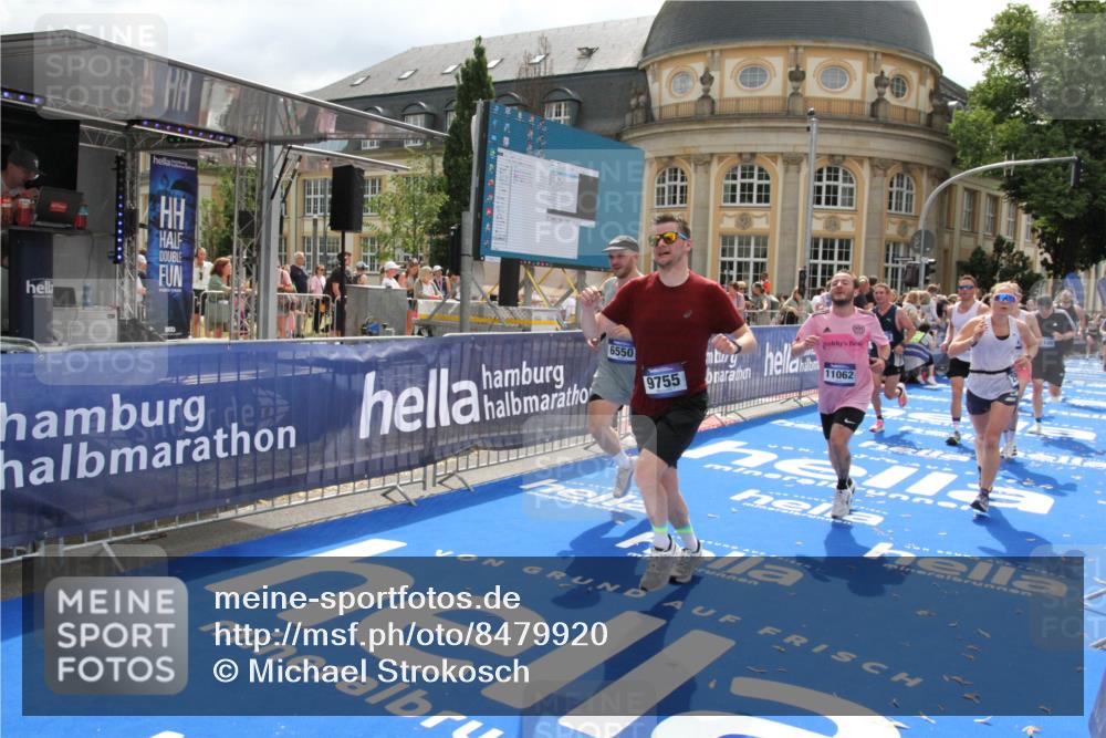 29.06.2025 - hella hamburg halbmarathon Michael Strokosch http://msf.ph/oto/8479920 29.06.2025 10:41:07 Ziel 1136, 2568, 2949, 3618, 4871, 6550, 6683, 9358, 9659, 9755, 9815, 11062, 11922, 13268, 17100, 17620, 17971, 18045, 18049 meine-sportfotos.de