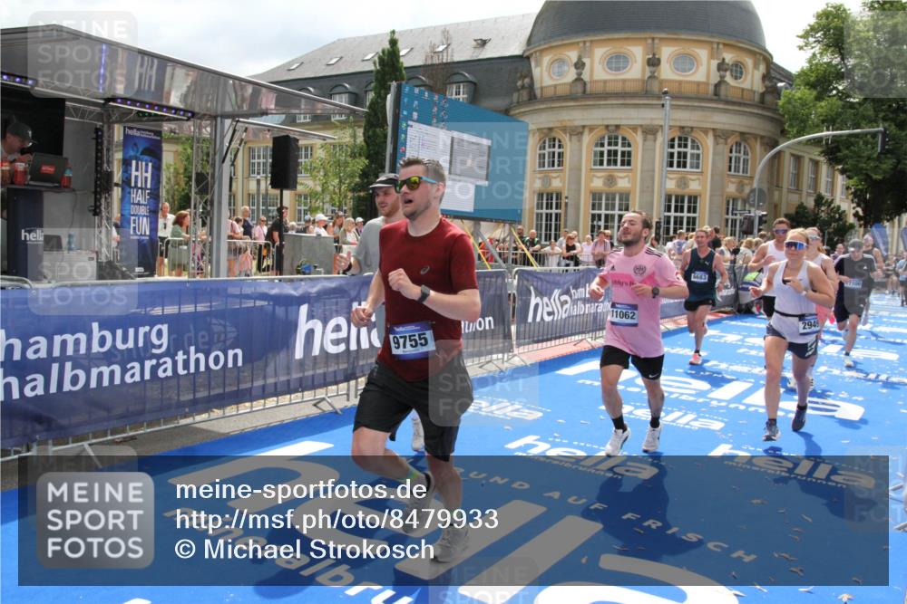 29.06.2025 - hella hamburg halbmarathon Michael Strokosch http://msf.ph/oto/8479933 29.06.2025 10:41:07 Ziel 1136, 2568, 2949, 3618, 4871, 6550, 6683, 9358, 9659, 9755, 9815, 11062, 11922, 13268, 17100, 17620, 17971, 18045, 18049 meine-sportfotos.de