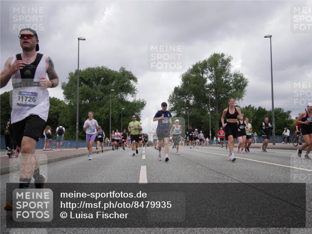 29.06.2025 - hella hamburg halbmarathon Luisa Fischer http://msf.ph/oto/8479935 29.06.2025 10:49:24 Kennedybrücke 11726, 7530, 2973, 17936, 12415, 13, 1421, 1426, 2008, 4223, 4224, 6788, 7303, 7530, 7983, 10812 meine-sportfotos.de