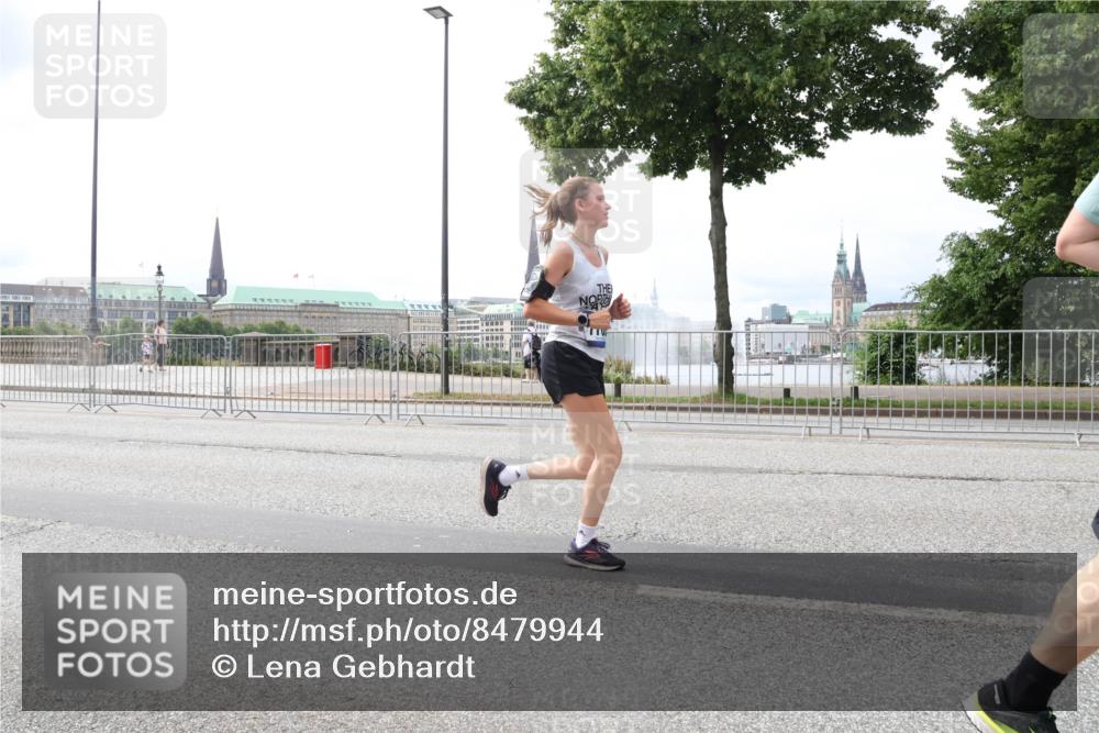 29.06.2025 - hella hamburg halbmarathon Lena Gebhardt http://msf.ph/oto/8479944 29.06.2025 10:33:33 Lombardsbrücke 1189, 1275, 1324, 1764, 1896, 1995, 2038, 2054, 2085, 2342, 2776, 2838, 3170, 3341, 3560, 3812, 3871, 4164, 4361, 4433, 4445, 4449, 4650, 4696, 4942, 5075, 5096, 5141, 5180, 5557, 5566, 5569, 5581, 5821, 5822, 5887, 5917, 6109, 6515, 6516, 6773, 6854, 6956, 6999, 7653, 7705, 8021, 8157, 8282, 8595, 8891, 9234, 9258, 9289, 9438, 9591, 9592, 9750, 9780, 9799, 9995, 10561, 11229, 11713, 11811, 11826, 12039, 15951 meine-sportfotos.de