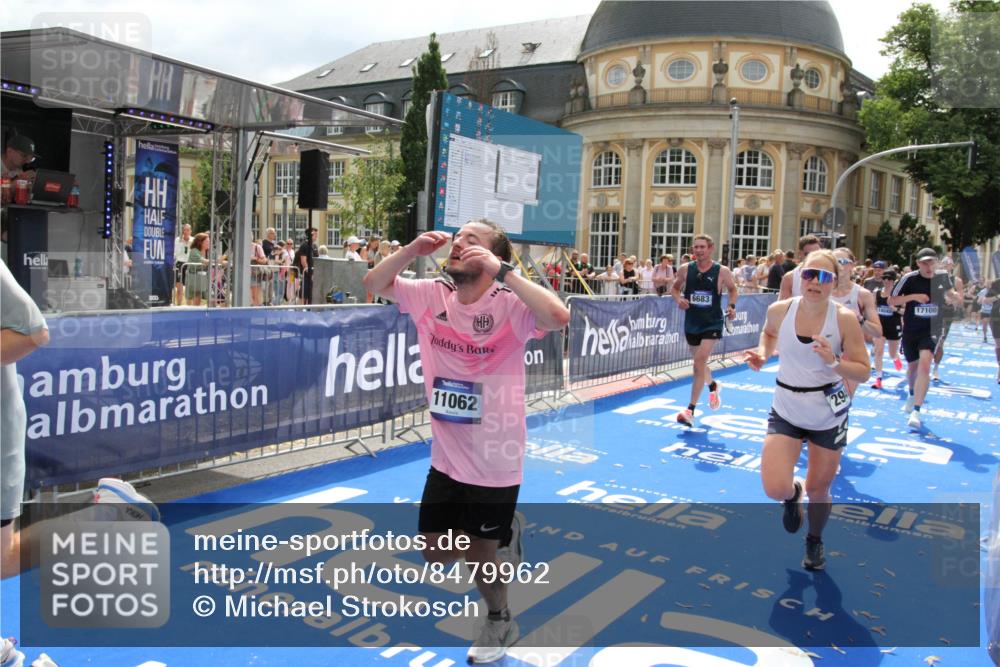 29.06.2025 - hella hamburg halbmarathon Michael Strokosch http://msf.ph/oto/8479962 29.06.2025 10:41:08 Ziel 1136, 2568, 2949, 3618, 4380, 4871, 5709, 6550, 6683, 9358, 9659, 9755, 9815, 11062, 11922, 13268, 17100, 17620, 17971, 18045, 18049 meine-sportfotos.de