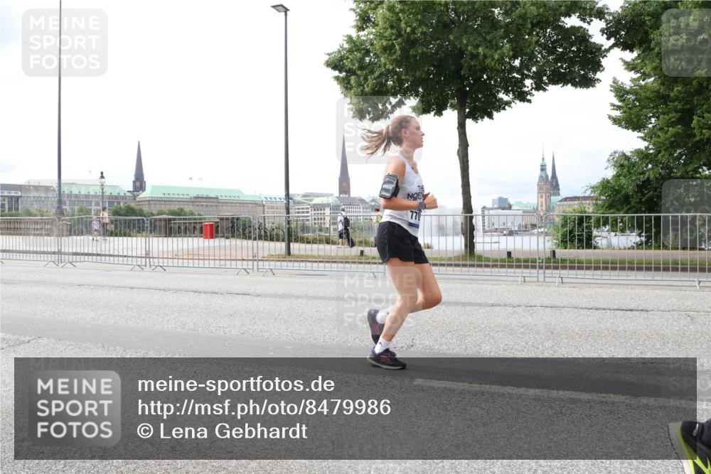 29.06.2025 - hella hamburg halbmarathon Lena Gebhardt http://msf.ph/oto/8479986 29.06.2025 10:33:33 Lombardsbrücke 770, 1189, 1275, 1324, 1764, 1896, 1995, 2038, 2054, 2085, 2342, 2776, 2838, 3170, 3341, 3560, 3812, 3871, 4164, 4361, 4433, 4445, 4449, 4650, 4696, 4942, 5075, 5096, 5141, 5180, 5557, 5566, 5569, 5581, 5821, 5822, 5887, 5917, 6109, 6515, 6516, 6773, 6854, 6956, 6999, 7653, 7705, 8021, 8157, 8282, 8595, 8891, 9234, 9258, 9289, 9438, 9591, 9592, 9750, 9780, 9799, 9995, 10561, 11229, 11713, 11811, 11826, 12039, 15951 meine-sportfotos.de