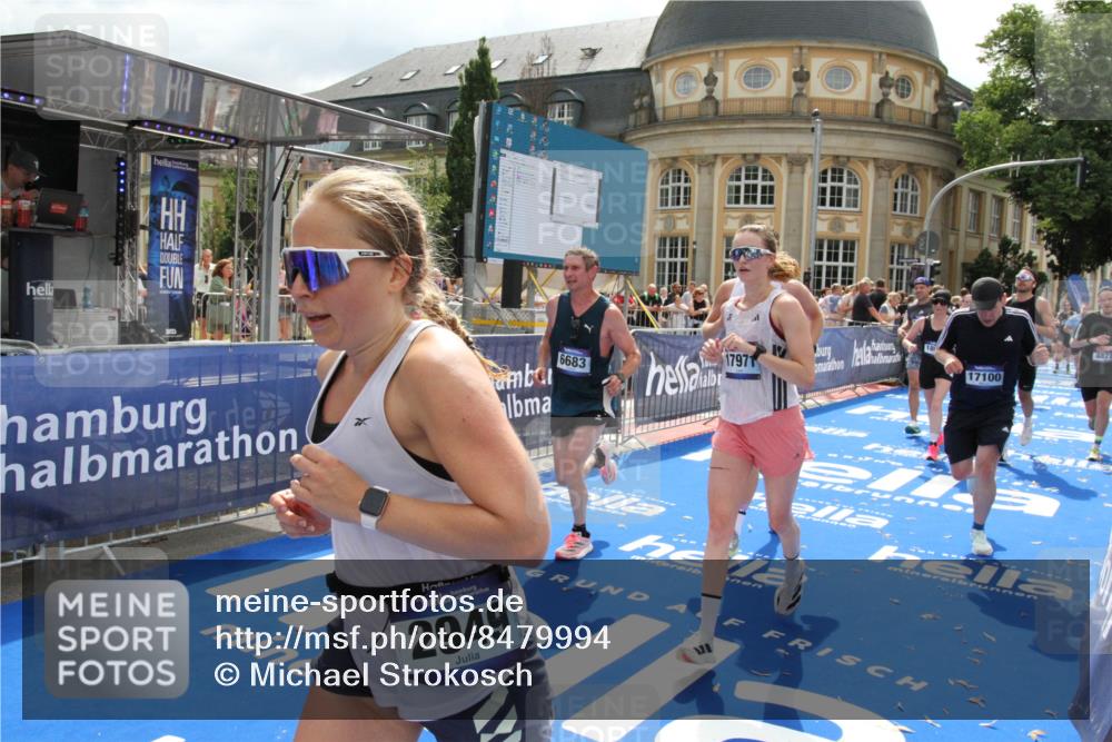 29.06.2025 - hella hamburg halbmarathon Michael Strokosch http://msf.ph/oto/8479994 29.06.2025 10:41:09 Ziel 1136, 2568, 2949, 3618, 4380, 4871, 5709, 6550, 6683, 9358, 9659, 9755, 9815, 11062, 13268, 17100, 17620, 17971, 18045, 18049 meine-sportfotos.de