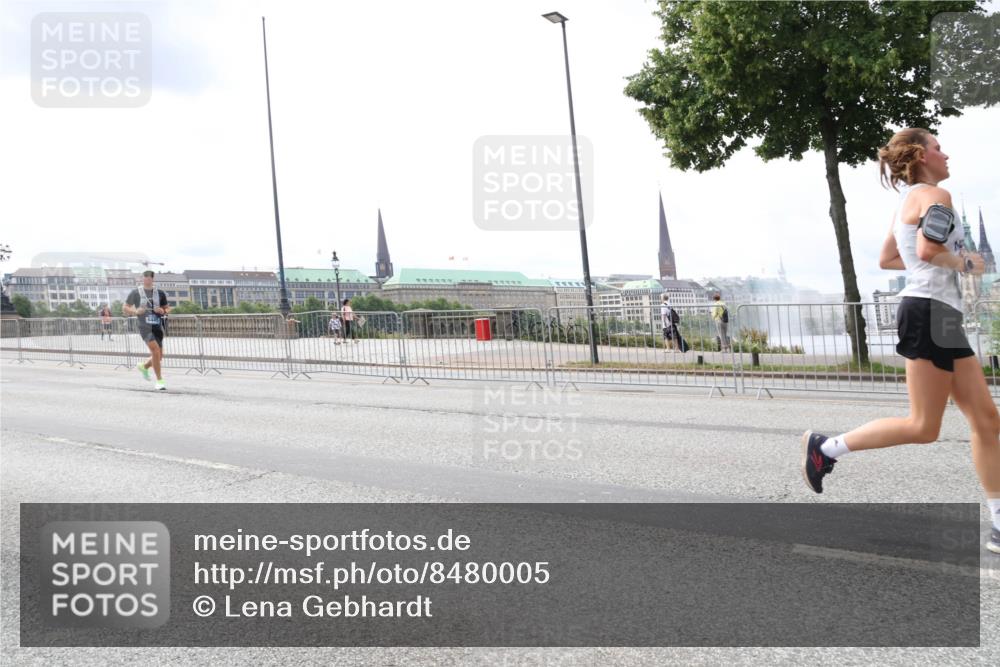 29.06.2025 - hella hamburg halbmarathon Lena Gebhardt http://msf.ph/oto/8480005 29.06.2025 10:33:33 Lombardsbrücke 1189, 1275, 1324, 1764, 1896, 1995, 2038, 2054, 2085, 2342, 2776, 2838, 3170, 3341, 3560, 3812, 3871, 4164, 4361, 4433, 4445, 4449, 4650, 4696, 4942, 5075, 5096, 5141, 5180, 5557, 5566, 5569, 5581, 5821, 5822, 5887, 5917, 6109, 6515, 6516, 6773, 6854, 6956, 6999, 7653, 7705, 8021, 8157, 8282, 8595, 8891, 9234, 9258, 9289, 9438, 9591, 9592, 9750, 9780, 9799, 9995, 10561, 11229, 11713, 11811, 11826, 12039, 15951 meine-sportfotos.de