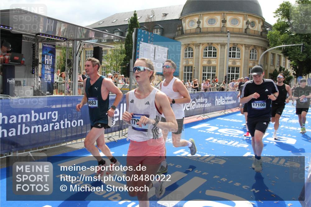 29.06.2025 - hella hamburg halbmarathon Michael Strokosch http://msf.ph/oto/8480022 29.06.2025 10:41:09 Ziel 1136, 2568, 2949, 3618, 4380, 4871, 5709, 6550, 6683, 9358, 9659, 9755, 9815, 11062, 13268, 17100, 17620, 17971, 18045, 18049 meine-sportfotos.de