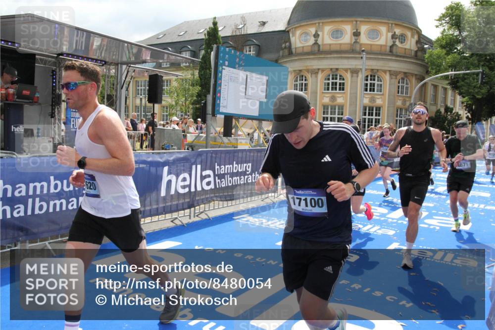 29.06.2025 - hella hamburg halbmarathon Michael Strokosch http://msf.ph/oto/8480054 29.06.2025 10:41:10 Ziel 1136, 2568, 2949, 3618, 4380, 4871, 5709, 6683, 8122, 9358, 9659, 9815, 13268, 17100, 17620, 17971, 18045, 18049 meine-sportfotos.de
