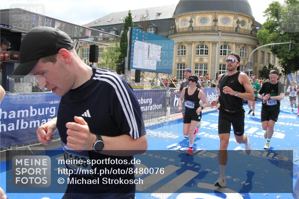 29.06.2025 - hella hamburg halbmarathon Michael Strokosch http://msf.ph/oto/8480076 29.06.2025 10:41:10 Ziel 1136, 2568, 2949, 3618, 4380, 4871, 5709, 6683, 8122, 9358, 9659, 9815, 13268, 17100, 17620, 17971, 18045, 18049 meine-sportfotos.de