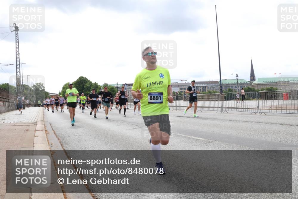29.06.2025 - hella hamburg halbmarathon Lena Gebhardt http://msf.ph/oto/8480078 29.06.2025 10:33:33 Lombardsbrücke 8891, 1189, 1275, 1324, 1764, 1896, 1995, 2038, 2054, 2085, 2342, 2776, 2838, 3170, 3341, 3560, 3812, 3871, 4164, 4361, 4433, 4445, 4449, 4650, 4696, 4942, 5075, 5096, 5141, 5180, 5557, 5566, 5569, 5581, 5821, 5822, 5887, 5917, 6109, 6515, 6516, 6773, 6854, 6956, 6999, 7653, 7705, 8021, 8157, 8282, 8595, 8891, 9234, 9258, 9289, 9438, 9591, 9592, 9750, 9780, 9799, 9995, 10561, 11229, 11713, 11811, 11826, 12039, 15951 meine-sportfotos.de