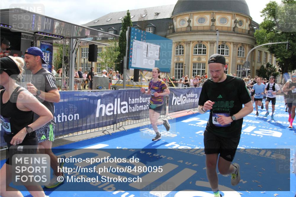 29.06.2025 - hella hamburg halbmarathon Michael Strokosch http://msf.ph/oto/8480095 29.06.2025 10:41:11 Ziel 1136, 2568, 3332, 3618, 4380, 4871, 5709, 6683, 8122, 9358, 9659, 9815, 12895, 13268, 17100, 17620, 17971, 18045, 18049 meine-sportfotos.de