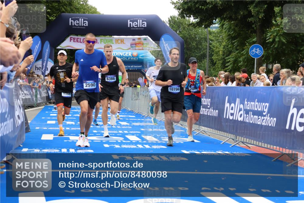 29.06.2025 - hella hamburg halbmarathon Strokosch-Dieckow http://msf.ph/oto/8480098 29.06.2025 10:46:13 Ziel 1569, 1600, 1759, 2048, 2590, 2707, 3056, 3087, 4949, 6388, 6691, 7450, 7961, 8142, 9497, 10796, 11094, 11125, 14200, 14262, 16136, 16466, 16475, 17190, 18118, 18702, 18797 meine-sportfotos.de