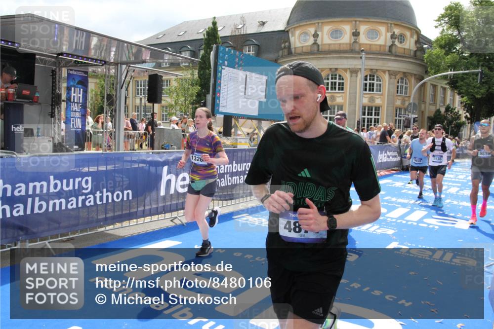 29.06.2025 - hella hamburg halbmarathon Michael Strokosch http://msf.ph/oto/8480106 29.06.2025 10:41:12 Ziel 1136, 2568, 3332, 3618, 4205, 4380, 4871, 5709, 8122, 9358, 9659, 9815, 10375, 12895, 13268, 17100, 17620, 17834, 18045, 18049 meine-sportfotos.de