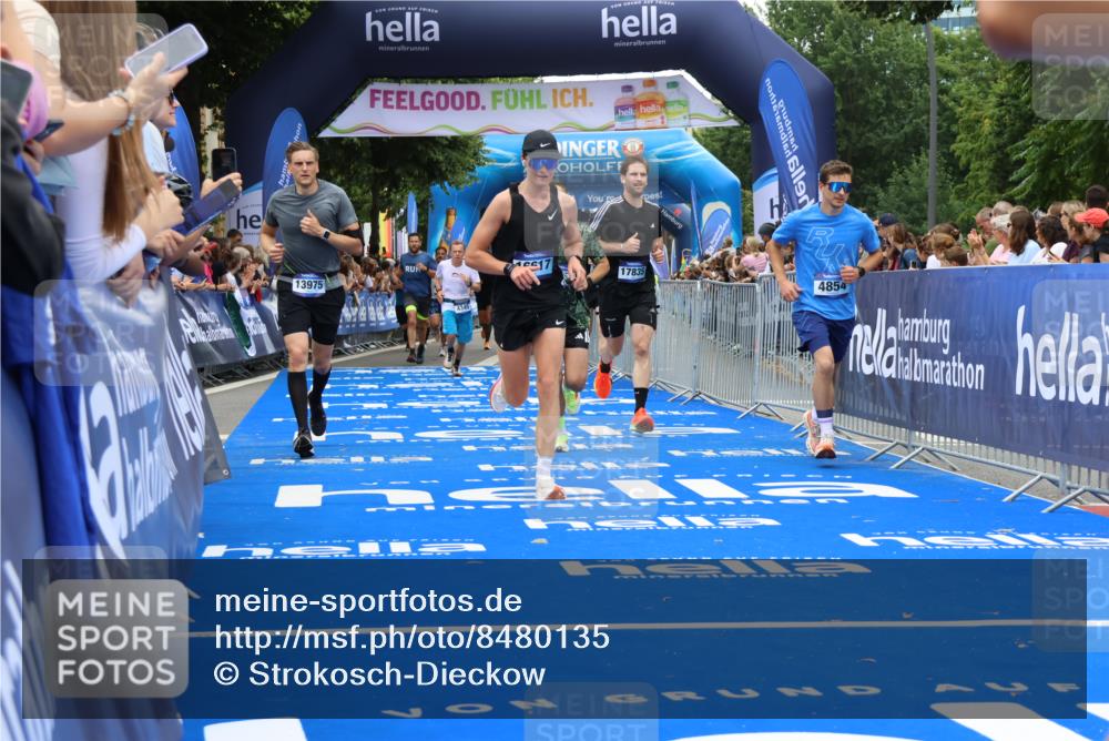29.06.2025 - hella hamburg halbmarathon Strokosch-Dieckow http://msf.ph/oto/8480135 29.06.2025 10:45:43 Ziel 4345, 4854, 5047, 6071, 6290, 6711, 7385, 11291, 11495, 13975, 14374, 14764, 16617, 16624, 17332, 17674, 17835, 18862 meine-sportfotos.de