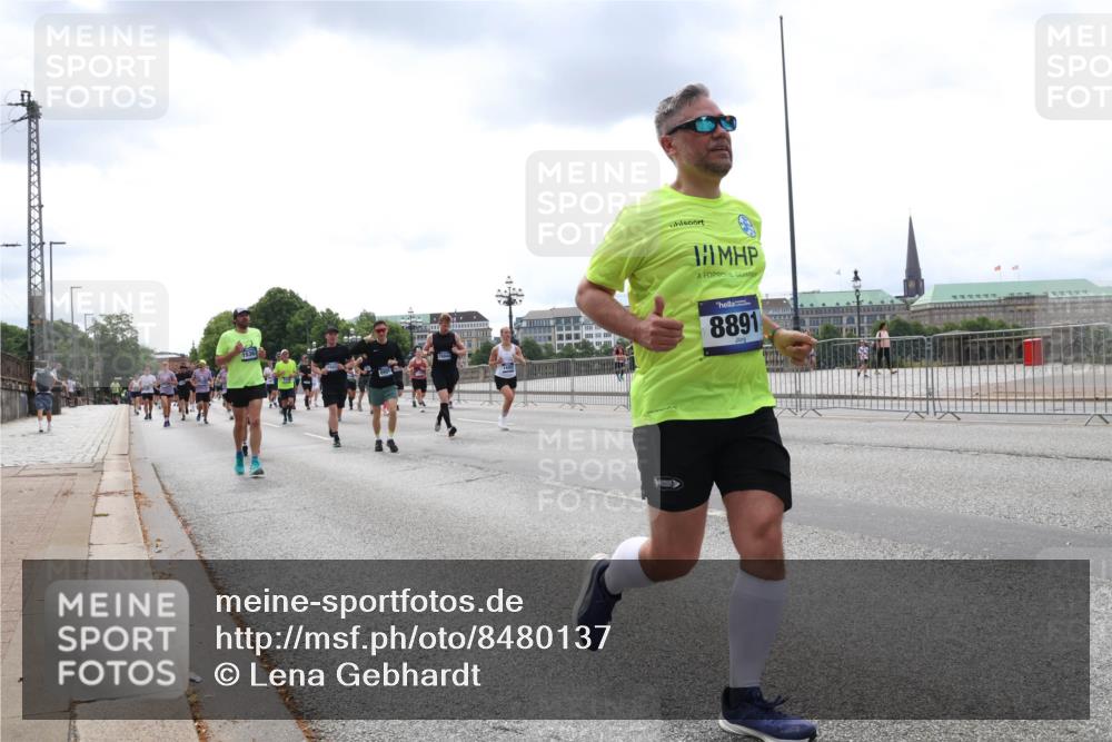 29.06.2025 - hella hamburg halbmarathon Lena Gebhardt http://msf.ph/oto/8480137 29.06.2025 10:33:34 Lombardsbrücke 15367, 8891, 1189, 1275, 1324, 1764, 1896, 1995, 2038, 2054, 2085, 2342, 2776, 2838, 3170, 3341, 3560, 3812, 3871, 4164, 4361, 4433, 4445, 4449, 4696, 4942, 5075, 5096, 5141, 5180, 5557, 5566, 5569, 5581, 5821, 5822, 5887, 5917, 6109, 6515, 6516, 6773, 6854, 6956, 6999, 7653, 7705, 8021, 8157, 8202, 8282, 8375, 8377, 8383, 8401, 8595, 8891, 9234, 9258, 9289, 9438, 9591, 9592, 9750, 9780, 9799, 9995, 10561, 11229, 11713, 11811, 11826, 12039 meine-sportfotos.de