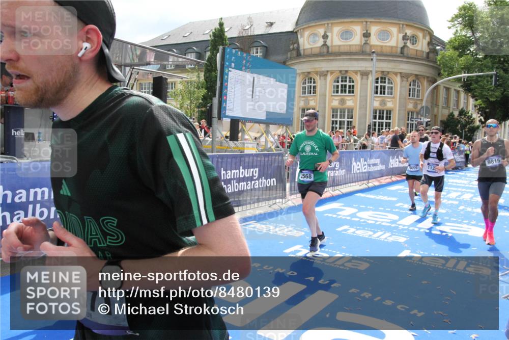 29.06.2025 - hella hamburg halbmarathon Michael Strokosch http://msf.ph/oto/8480139 29.06.2025 10:41:12 Ziel 1136, 2568, 3332, 3618, 4205, 4380, 4871, 5709, 8122, 9358, 9659, 9815, 10375, 12895, 13268, 17100, 17620, 17834, 18045, 18049 meine-sportfotos.de