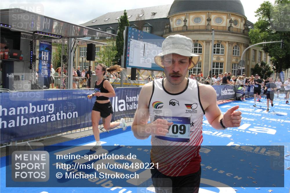 29.06.2025 - hella hamburg halbmarathon Michael Strokosch http://msf.ph/oto/8480221 29.06.2025 10:41:15 Ziel 1136, 3332, 3618, 4205, 4380, 5387, 5709, 6901, 8122, 9659, 9711, 9815, 10375, 12434, 12895, 17834 meine-sportfotos.de