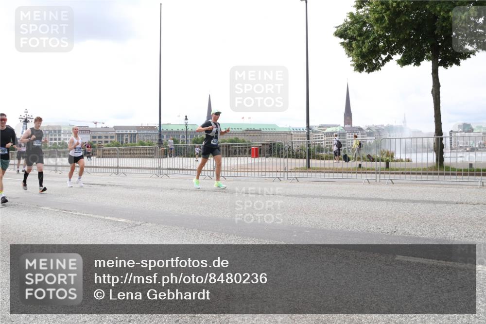 29.06.2025 - hella hamburg halbmarathon Lena Gebhardt http://msf.ph/oto/8480236 29.06.2025 10:33:35 Lombardsbrücke 6999, 15044, 14451, 1189, 1275, 1764, 1896, 1995, 2038, 2054, 2085, 2342, 2776, 2838, 3170, 3264, 3341, 3560, 3812, 4164, 4361, 4433, 4445, 4449, 4696, 4942, 5075, 5096, 5141, 5180, 5557, 5566, 5569, 5581, 5821, 5822, 5887, 5917, 6109, 6515, 6516, 6773, 6854, 6956, 6999, 7027, 7565, 7653, 7705, 8021, 8157, 8202, 8282, 8375, 8377, 8383, 8401, 8595, 8891, 9234, 9258, 9289, 9438, 9591, 9592, 9750, 9780, 9799, 9995, 10007, 10561, 11229, 11713, 11811, 11826, 12039 meine-sportfotos.de