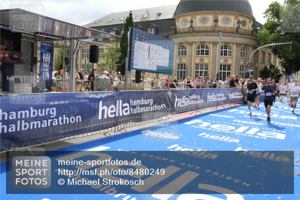 29.06.2025 - hella hamburg halbmarathon Michael Strokosch http://msf.ph/oto/8480249 29.06.2025 10:41:16 Ziel 3332, 3618, 4205, 4380, 5387, 5709, 6901, 8122, 9659, 9711, 10375, 12434, 12895, 17834 meine-sportfotos.de
