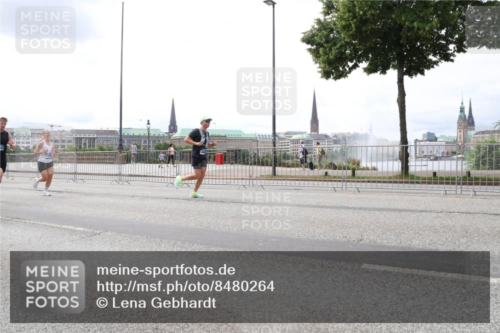 29.06.2025 - hella hamburg halbmarathon Lena Gebhardt http://msf.ph/oto/8480264 29.06.2025 10:33:35 Lombardsbrücke 1189, 1275, 1764, 1896, 1995, 2038, 2054, 2085, 2342, 2776, 2838, 3170, 3264, 3341, 3560, 3812, 4164, 4361, 4433, 4445, 4449, 4696, 4942, 5075, 5096, 5141, 5180, 5557, 5566, 5569, 5581, 5821, 5822, 5887, 5917, 6109, 6515, 6516, 6773, 6854, 6956, 6999, 7027, 7565, 7653, 7705, 8021, 8157, 8202, 8282, 8375, 8377, 8383, 8401, 8595, 8891, 9234, 9258, 9289, 9438, 9591, 9592, 9750, 9780, 9799, 9995, 10007, 10561, 11229, 11713, 11811, 11826, 12039 meine-sportfotos.de