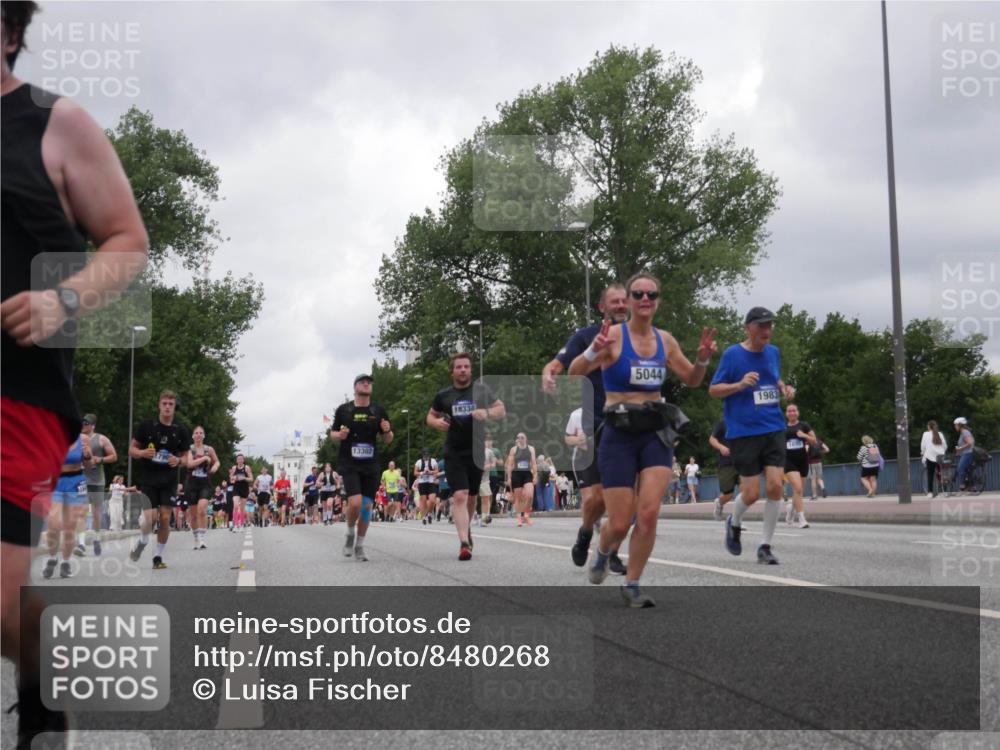 29.06.2025 - hella hamburg halbmarathon Luisa Fischer http://msf.ph/oto/8480268 29.06.2025 10:49:34 Kennedybrücke 13302, 18334, 5044, 1983, 1695, 1983, 2008, 2398, 2917, 3164, 4223, 4224, 5044, 6124, 6161, 10230, 10367 meine-sportfotos.de