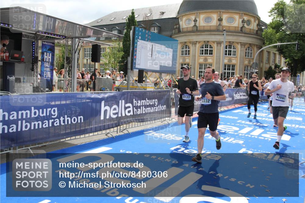 29.06.2025 - hella hamburg halbmarathon Michael Strokosch http://msf.ph/oto/8480306 29.06.2025 10:41:18 Ziel 3332, 4205, 5387, 6901, 8122, 9711, 10375, 12434, 12895, 13876, 17834, 18764 meine-sportfotos.de