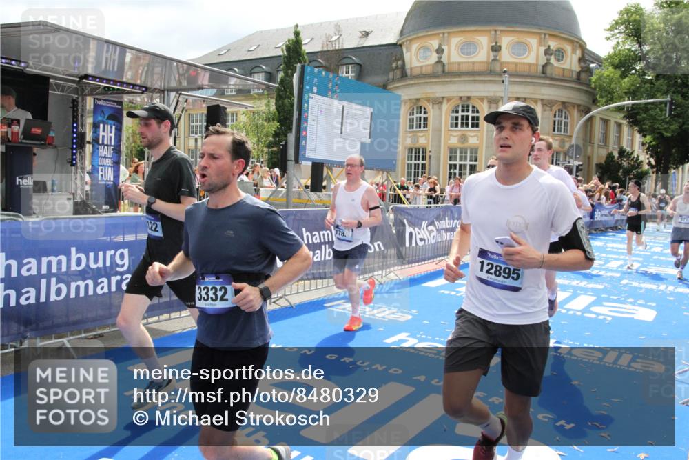 29.06.2025 - hella hamburg halbmarathon Michael Strokosch http://msf.ph/oto/8480329 29.06.2025 10:41:19 Ziel 3332, 4205, 4303, 5387, 6901, 8122, 9711, 10375, 12434, 12895, 13876, 17834, 18764 meine-sportfotos.de
